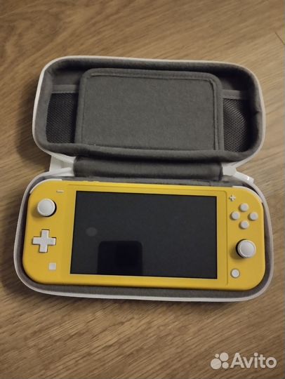 Nintendo switch lite с чехлом