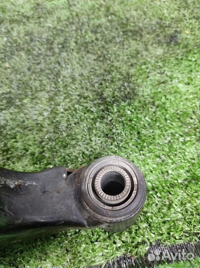 Рычаг передний правый нижний Toyota Corolla Verso