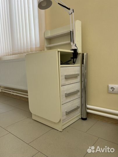 Стол маникюрный складной с выдвижными ящиками