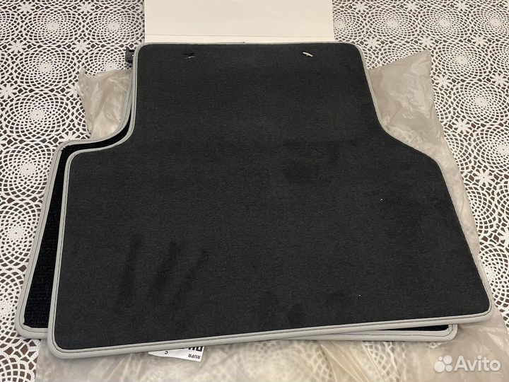 Велюровые задние коврики Audi Q3