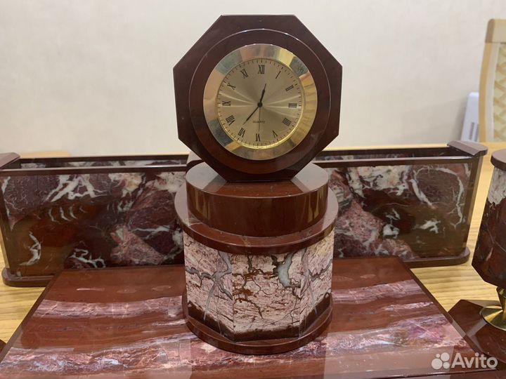 Набор для стола руководителя из камня