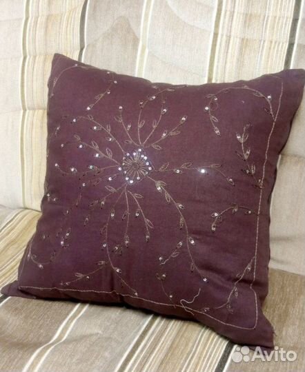 Наволочка декоративная 40х40 вышитая пайетками Инд