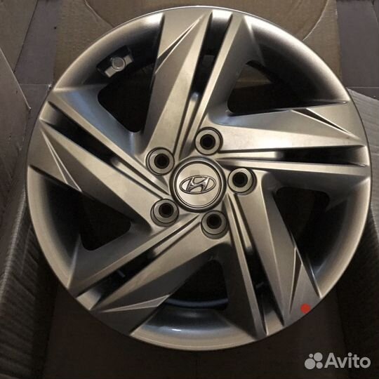 Диски литые новые Hyundai R 16
