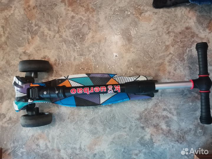 Самокат трехколесный