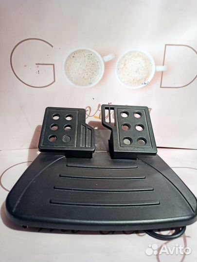 Игровой руль с педалями