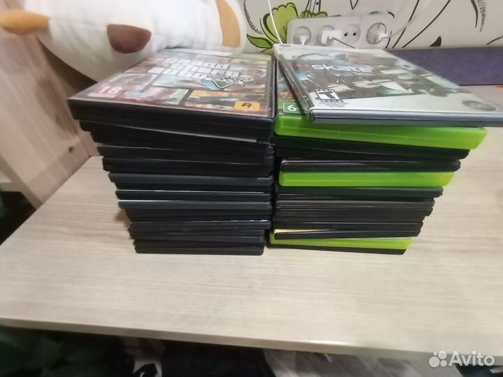 Xbox 360 с 31 игрой и кинектом