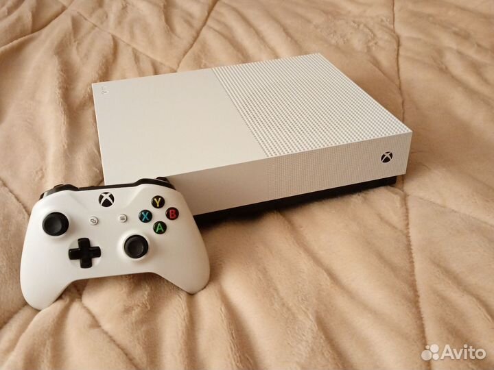 Xbox One S 1tb с играми
