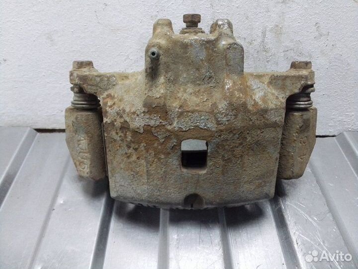 Суппорт передний правый Mitsubishi Lancer 9