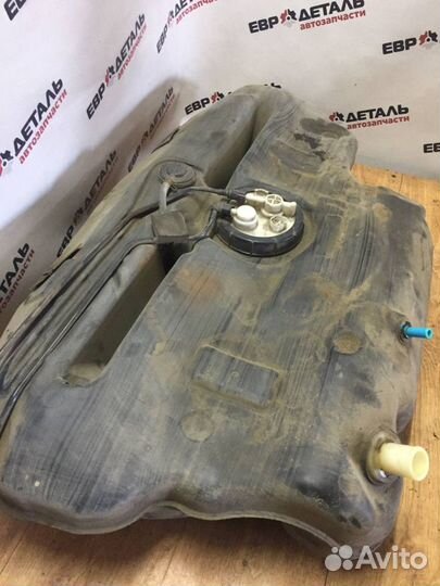 Топливный бак Toyota Avensis