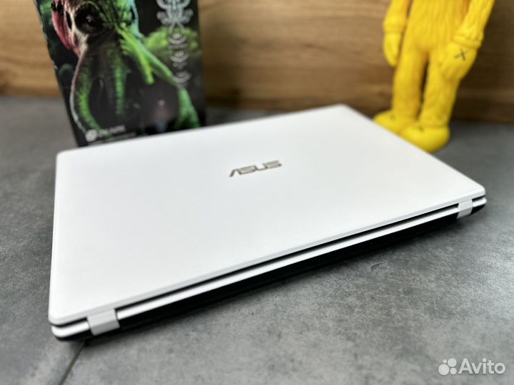 Ноутбук asus X551C RAM 4GB/Intel 2117U/SSD 128gb