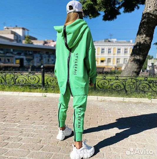 Спортивный костюм новый