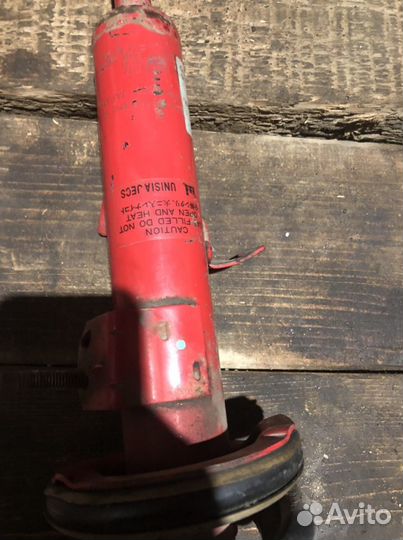 Стойка передняя правая nissan skyline v35