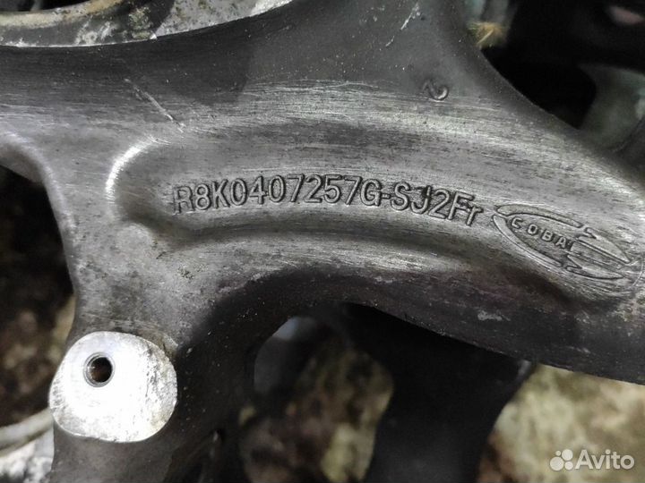 Кулак поворотный левый Ауди А4 А5 А6 А7 Q5