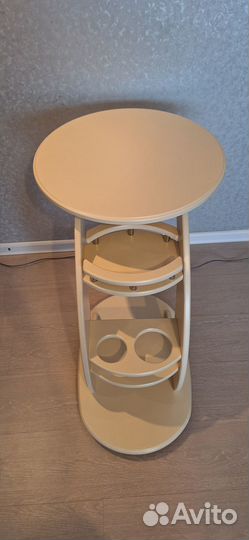 Продам прикроватный столик на колесах