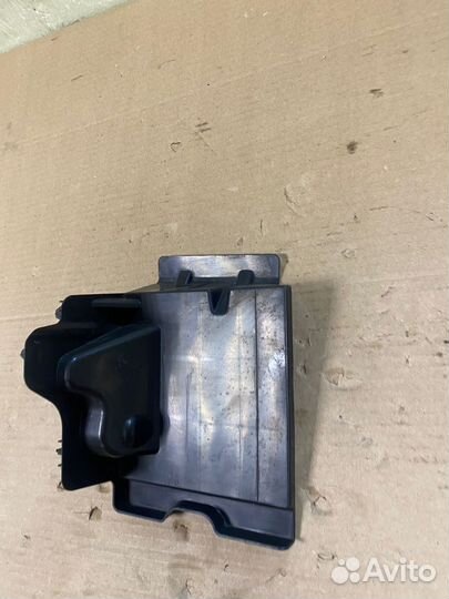 Пыльник переднего бампера правый Hilux Fortuner