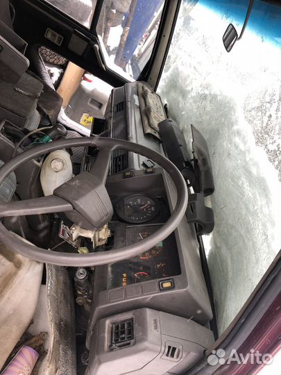 Салон Митсубиси Фусо файтер