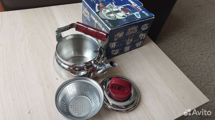 Маленький чайник со свистком