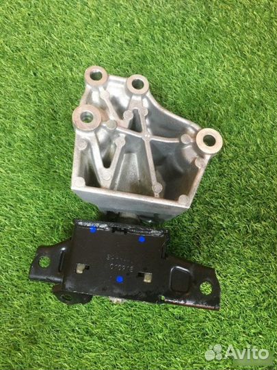 Опора двигателя левая Kia Rio 4 2019