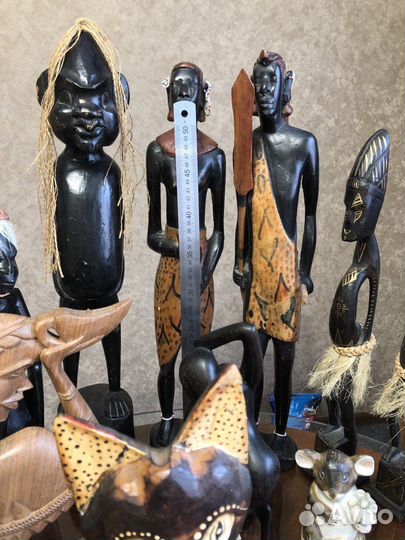 Деревянные статуэтки и фигурки