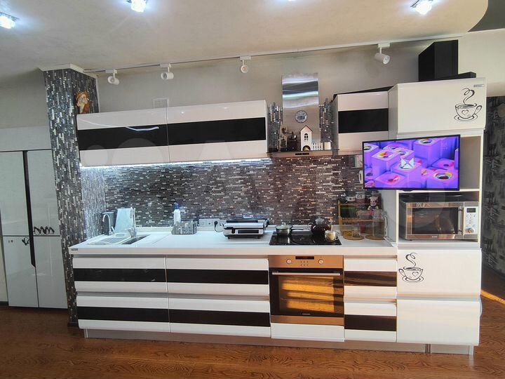 2-к. квартира, 92 м², 5/13 эт.