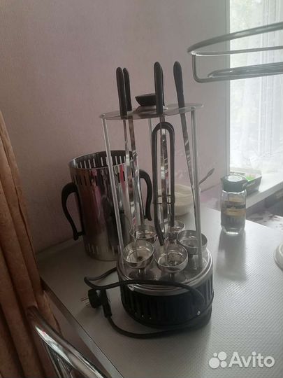 Электрошашлычница почти новая
