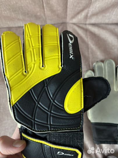Вратарские перчатки Demix