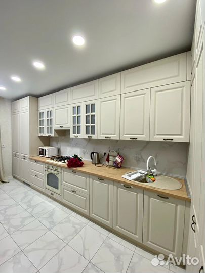 Угловая кухня на заказ. Фабрика в Омске