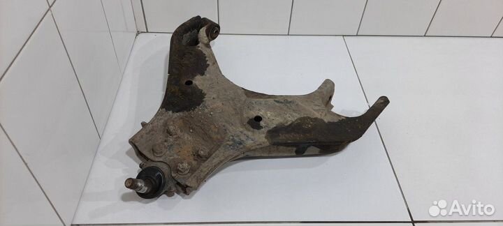 Рычаг подвески передний нижний правый