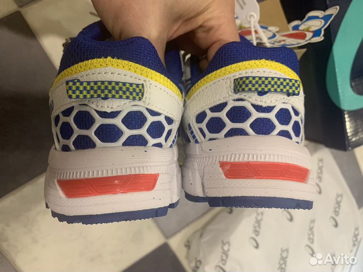 Кроссовки новые