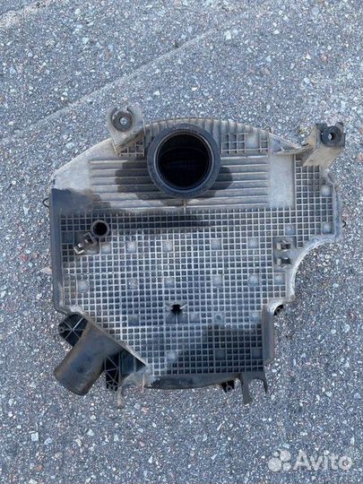 Корпус воздушного фильтра Renault Logan