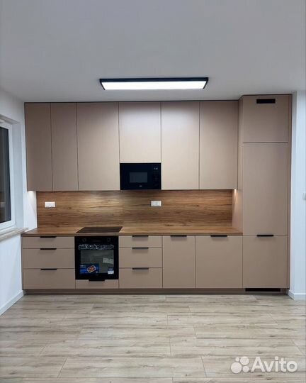 Кухонный гарнитур новый прямой