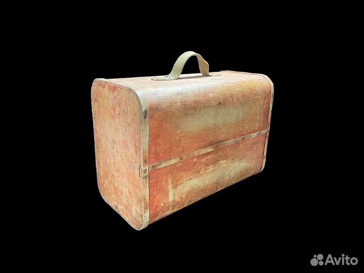 Старинный, большой чемодан (дерево)
