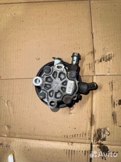 Насос гидроусилителя руля Lexus Lx570 URJ201