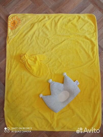 Полотенце с рукавичкой для купания новорожденного