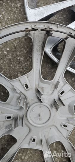 Колпаки на колеса r 16 Peugeot Traveller