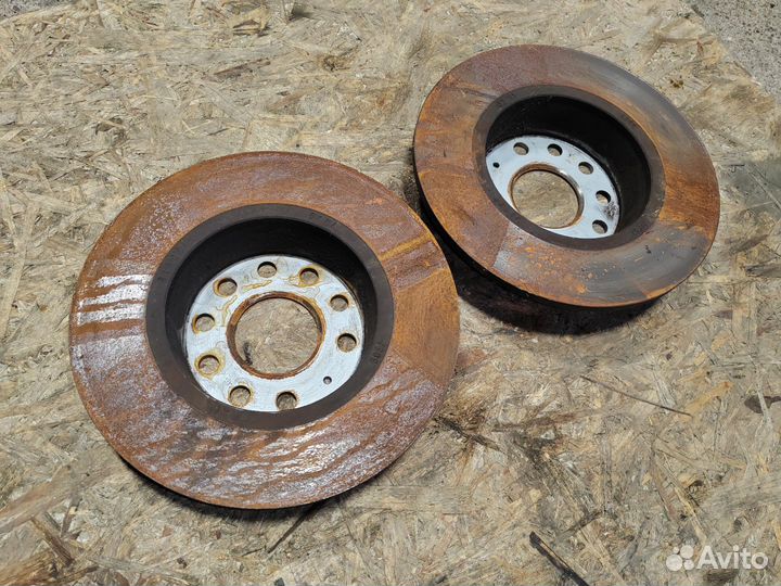 Диск тормозной задний Skoda Karoq 2019 5Q0615601B