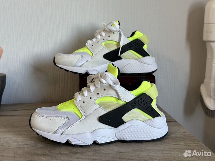 Кроссовки nike AIR huarache. Белые кроссовки