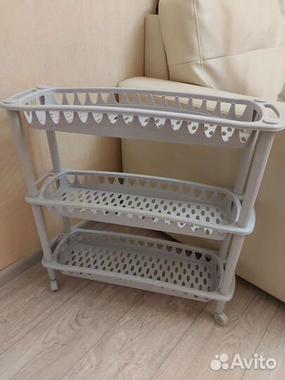 Этажерка на колесиках