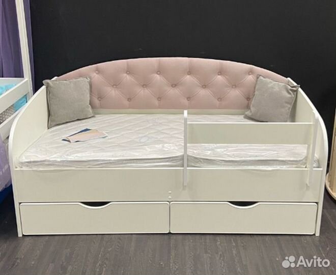 Кровать для малыша мягк спинка лдсп разные цвета
