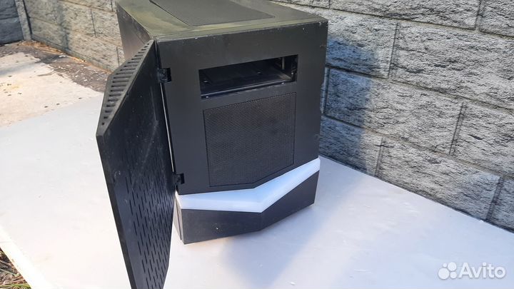 Корпус Bitfenix Colossus Mini-ITX с MB