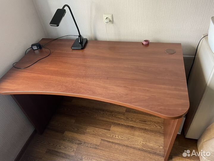 Шкаф, кровать, стол, полки в комнату подростку