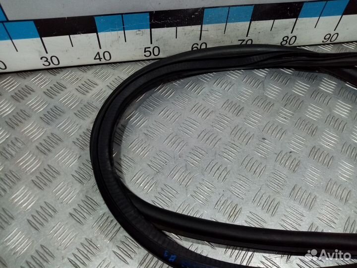 Б/У Уплотнитель двери передний Opel Insigni#001