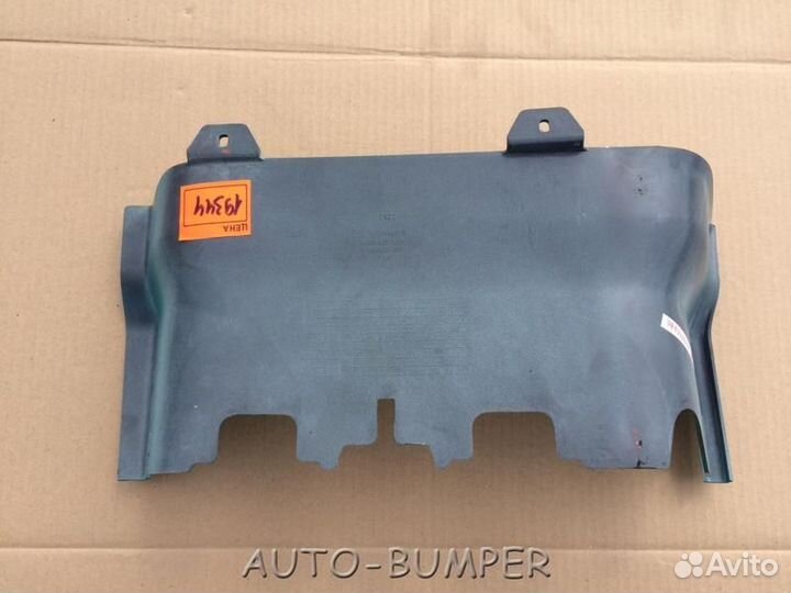 Dongfeng 3250A Кожух нижней подножки правый