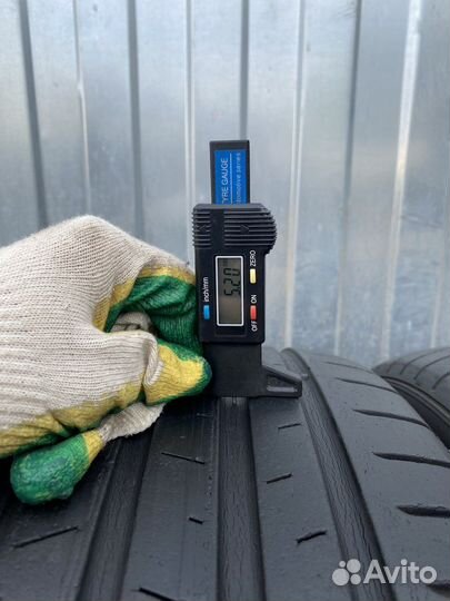 Pirelli P Zero PZ4 235/40 R19 92Y