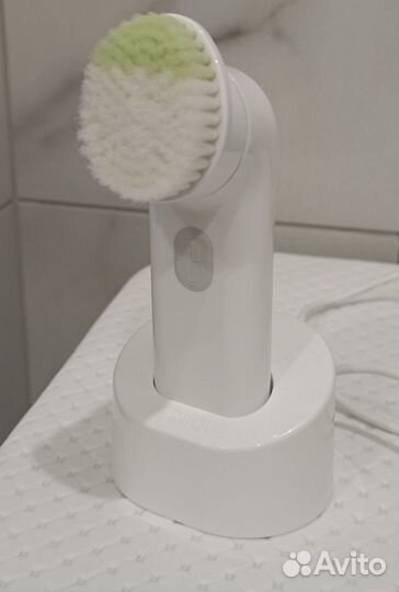 Аппарат для ухода за лицом Clinique Sonic System