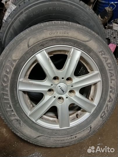 Hankook Radial RA28 215/65 R16C