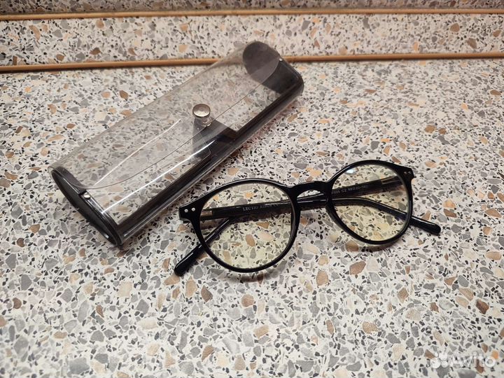 Очки для компьютера с футляром