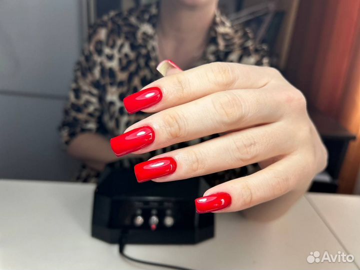 Услуги по наращиванию и моделированию ногтей