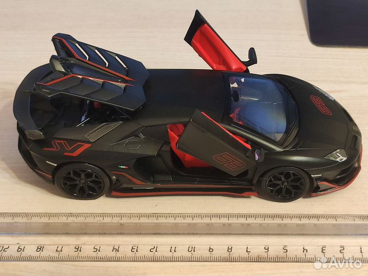 Модель машины Lamborghini Aventador SVJ