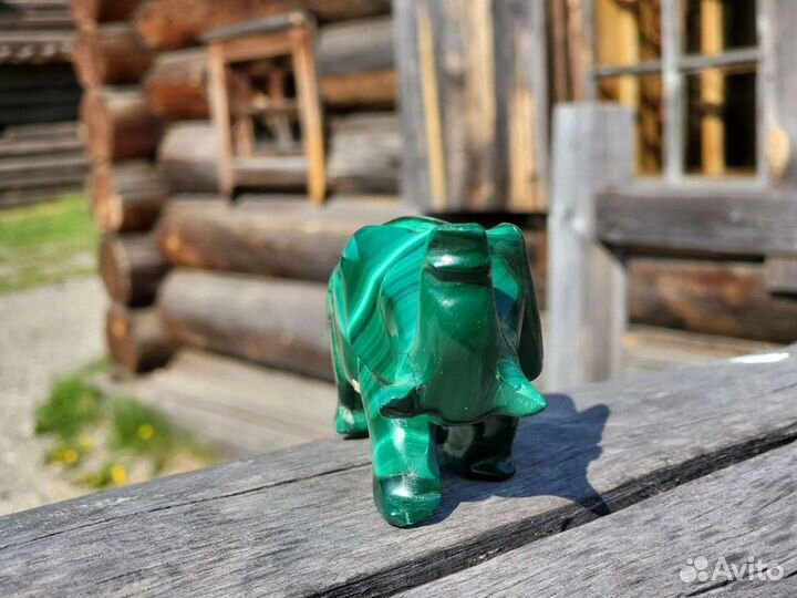 Малахитовая фигурка